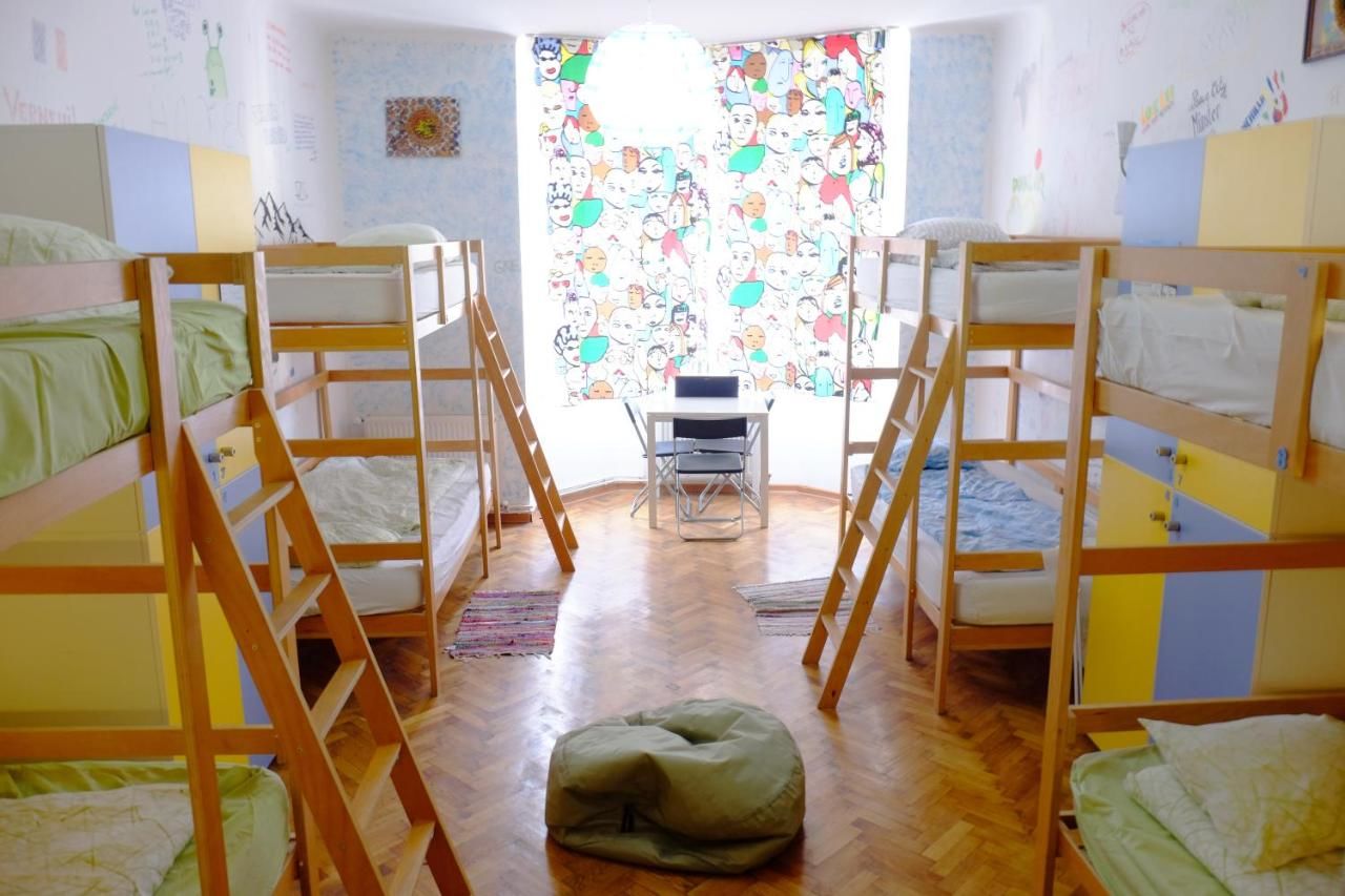Хостелы Centrum House Hostel Брашов-4