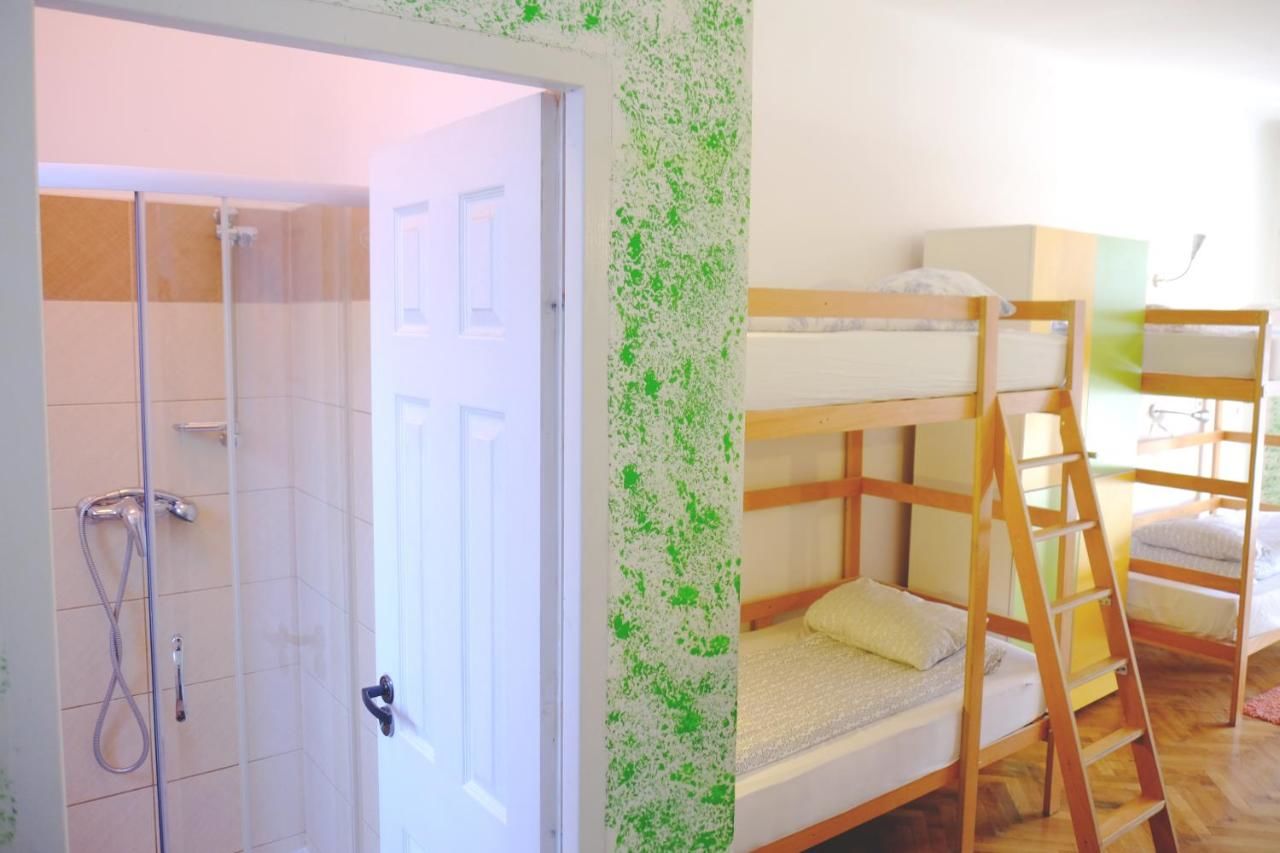 Хостелы Centrum House Hostel Брашов-19