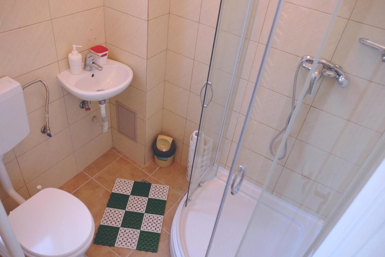 Хостелы Centrum House Hostel Брашов-25