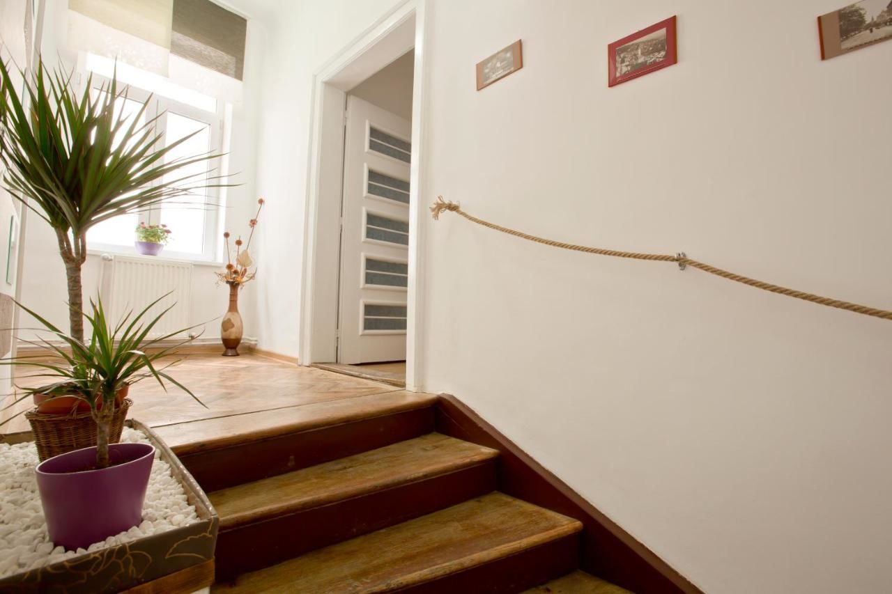 Хостелы Centrum House Hostel Брашов-27