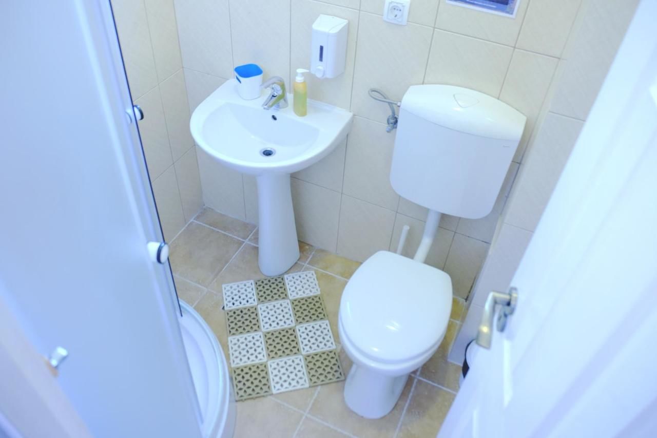 Хостелы Centrum House Hostel Брашов-29