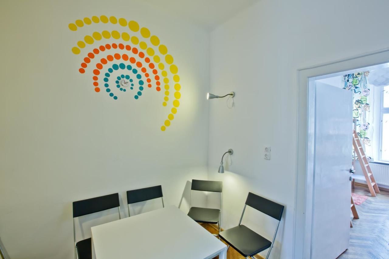 Хостелы Centrum House Hostel Брашов-33