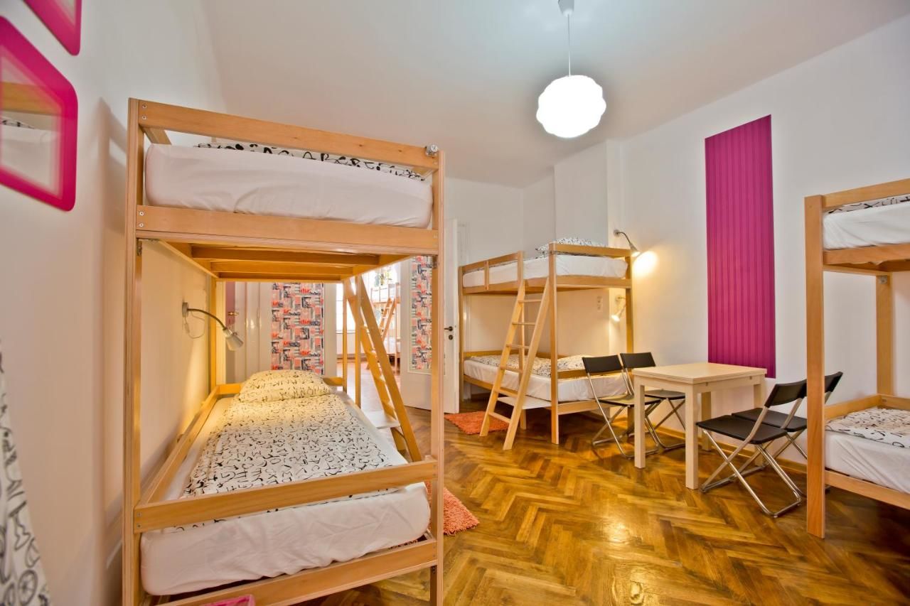 Хостелы Centrum House Hostel Брашов-39