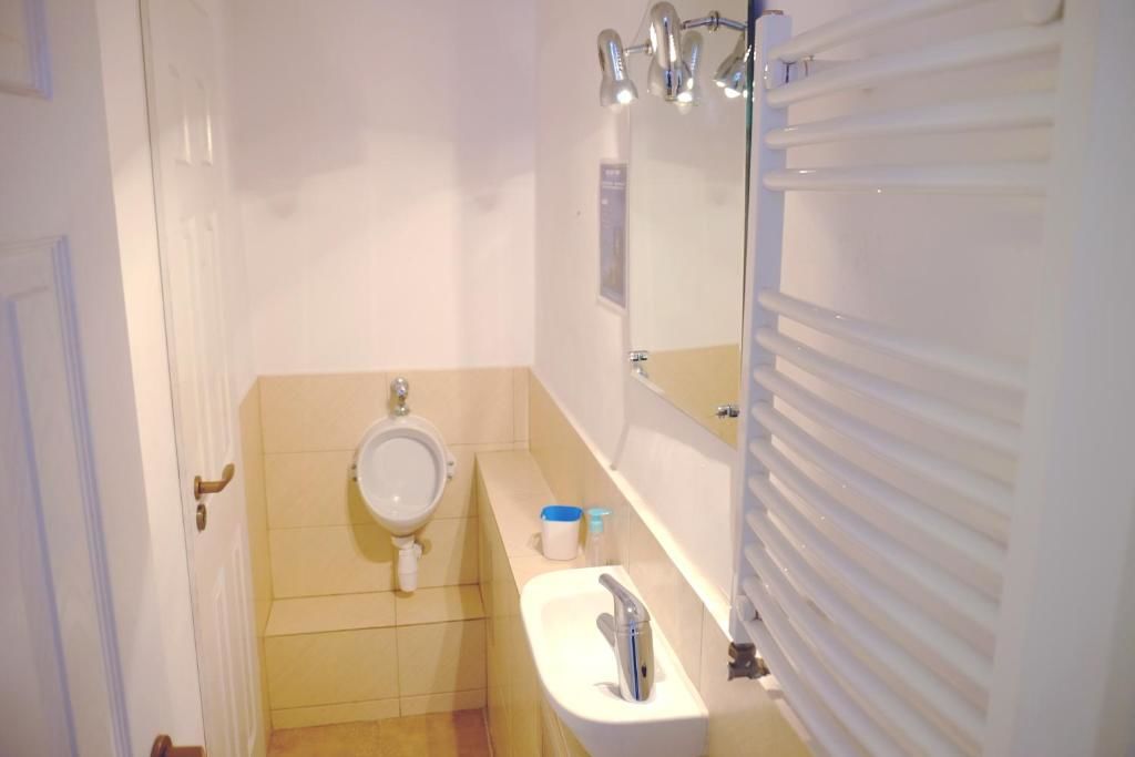 Хостелы Centrum House Hostel Брашов-43