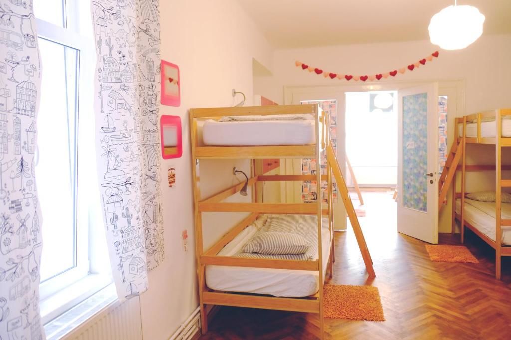 Хостелы Centrum House Hostel Брашов-44