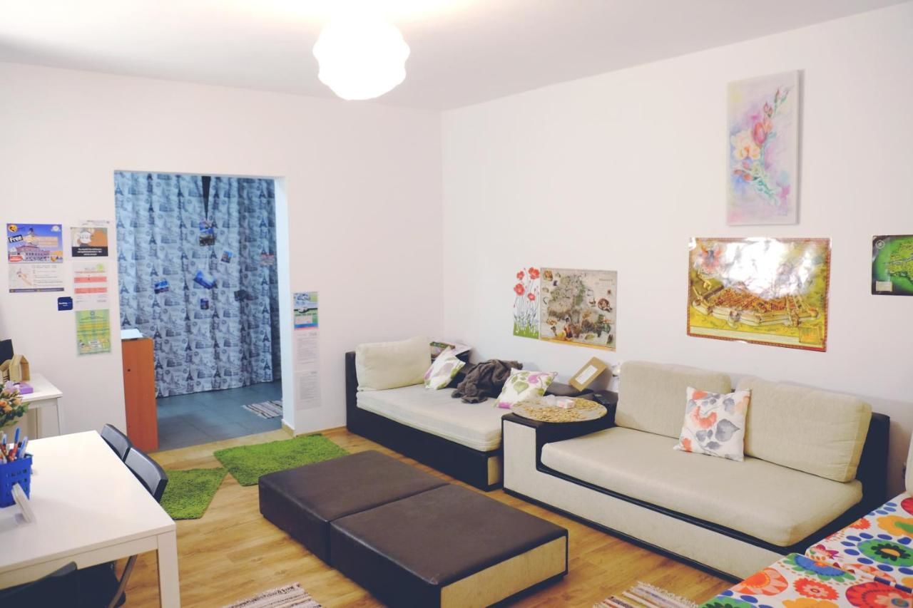 Хостелы Centrum House Hostel Брашов-8